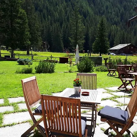 Le Rocher 4*