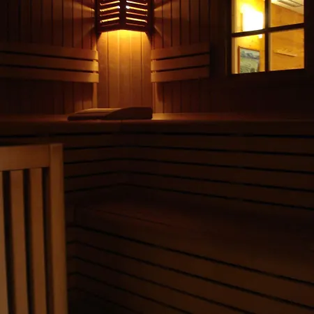 ホテル Le Rocher シャンポルク