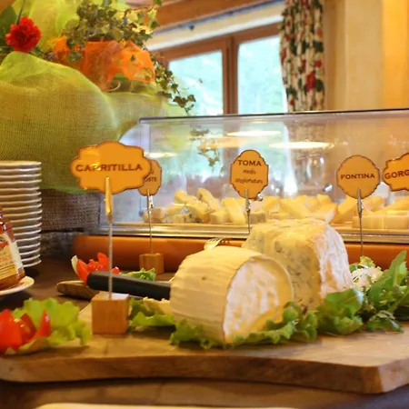 Le Rocher 4* シャンポルク