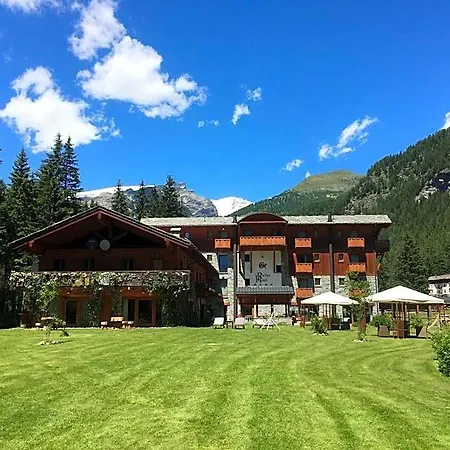 Le Rocher 4*