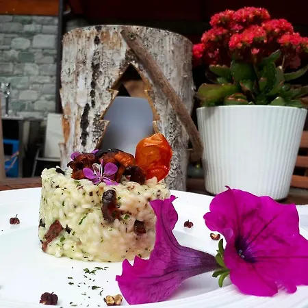 ホテル Le Rocher シャンポルク