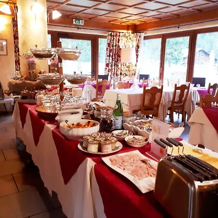Le Rocher 4*
